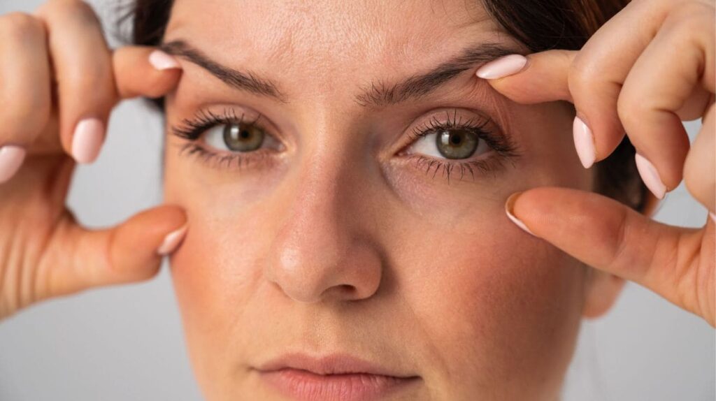 Before and after treatment for upper eyelid wrinkles, showing noticeable improvement in skin smoothness.